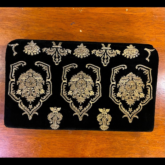 Shiraleah Handbags - Vintage Velvet embroidered clutch Shiraleah Chicago aprox11x6 magnetic  closure.